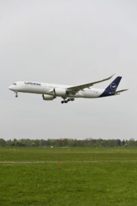 lufthansa-a350-xt1-allegris-landing